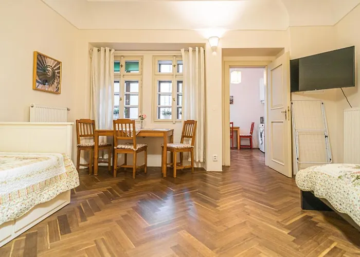 Apartment Stylish At Lesser Town, Charles Bridge 3min By Walk