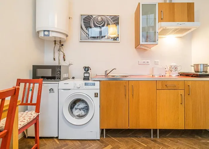 Stylish At Lesser Town, Charles Bridge 3min By Walk Apartment