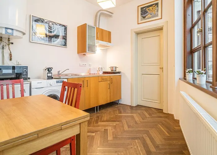 Stylish At Lesser Town, Charles Bridge 3min By Walk Apartment *