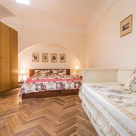 Stylish At Lesser Town, Charles Bridge 3min By Walk Appartement Prague