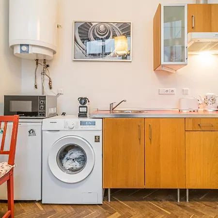 Stylish At Lesser Town, Charles Bridge 3min By Walk 아파트