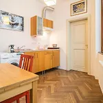 Stylish At Lesser Town, Charles Bridge 3min By Walk Apartment *